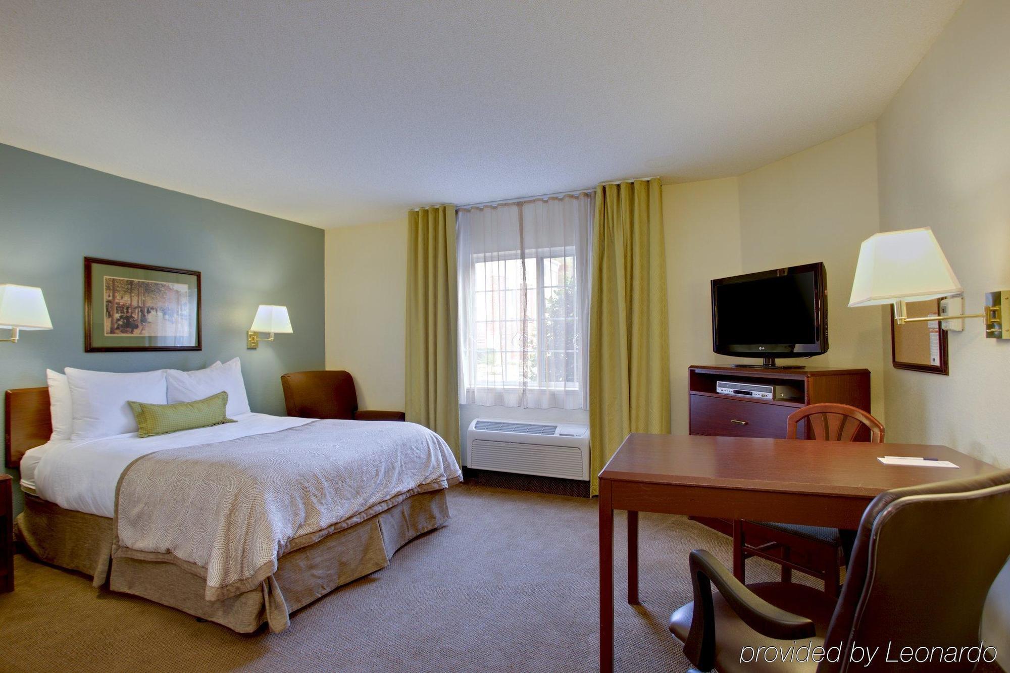 Candlewood Suites Raleigh Crabtree By Ihg Εξωτερικό φωτογραφία
