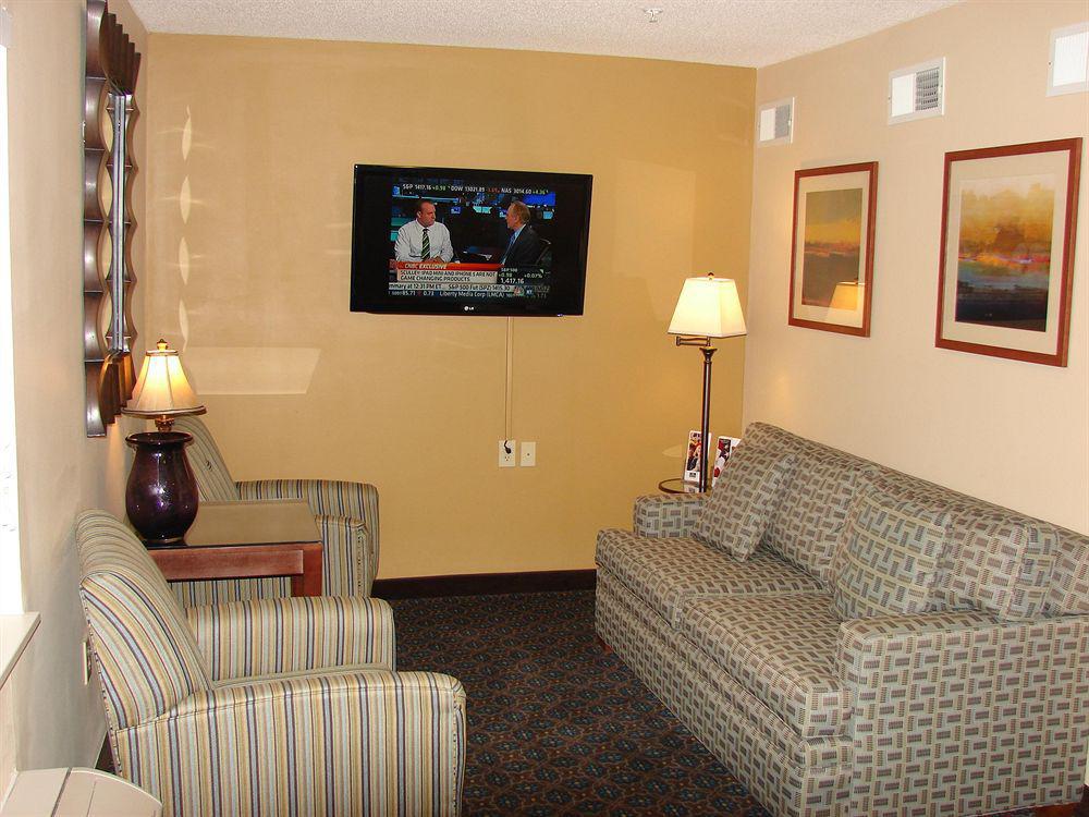 Candlewood Suites Raleigh Crabtree By Ihg Εξωτερικό φωτογραφία